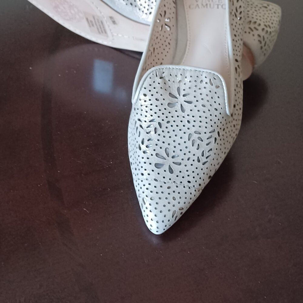 NWOT Vince Camuto metallic flats